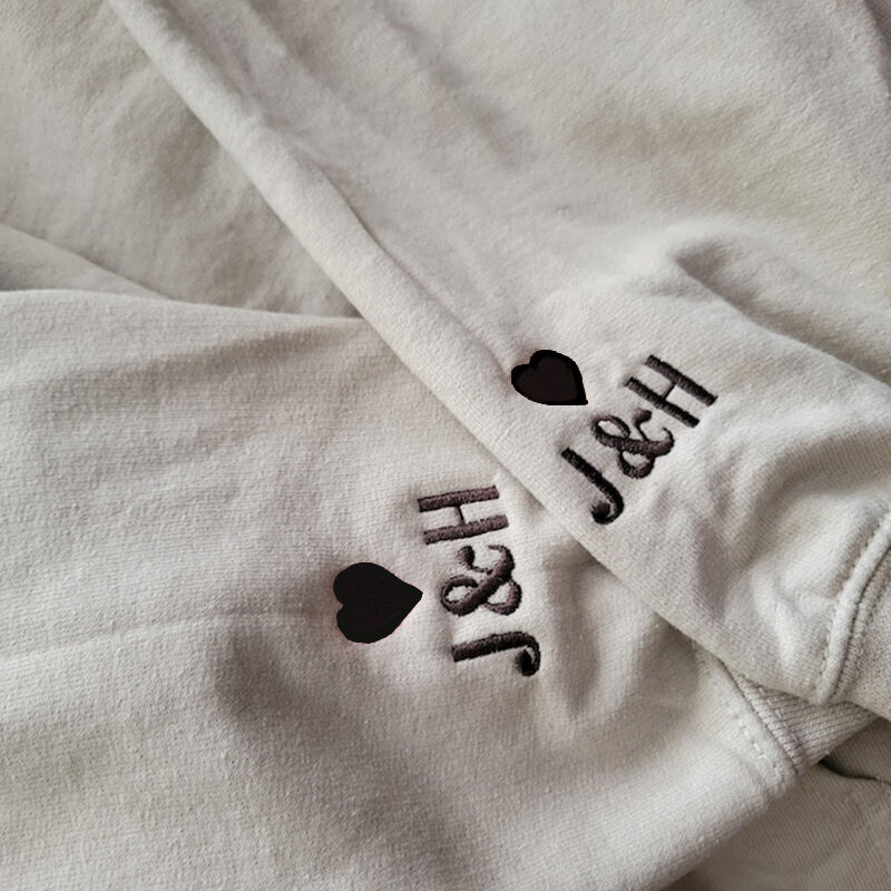 Personalisierter Hoodie mit gesticktem Stitch und Engel mit individuellem Datum in römischen Zahlen zum Jahrestag der Liebenden