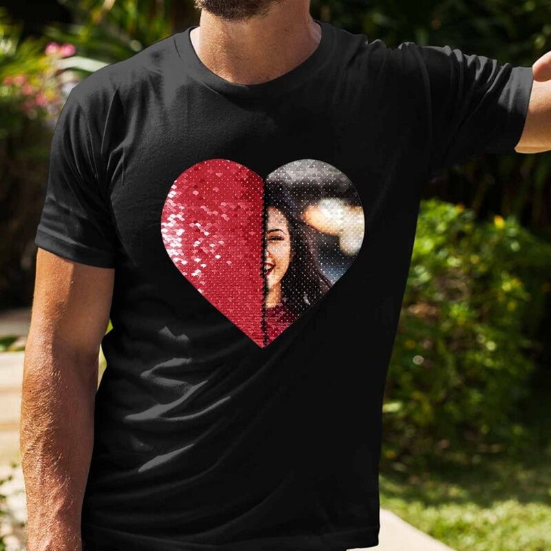 Personalisiertes T-Shirt in Herzform mit Pailletten und individuellem Fotodesign Kreatives Geschenk für Paare